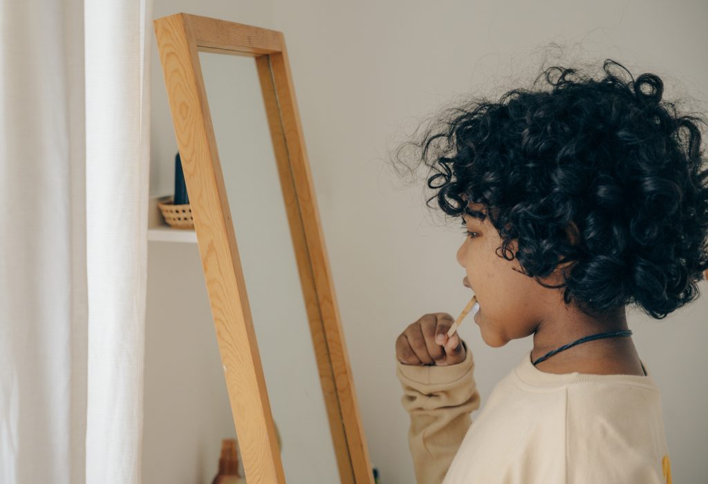 keeping teeth and gums heathy, healthy habits